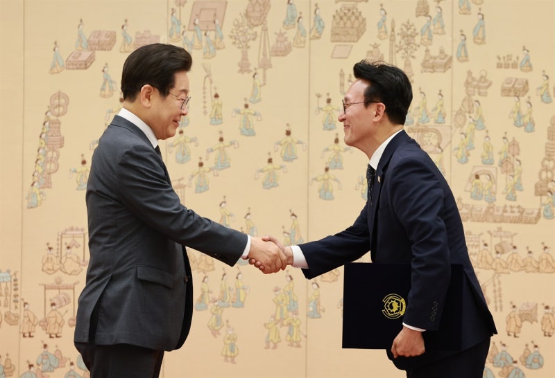 이 <b>대통령</b>, <b>김민석 총리</b>에게 "장관 임명 전이라도 급한 일 처리"