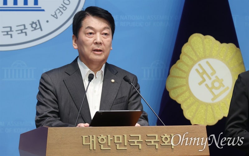 '<b>혁신위원장 사퇴</b>' 안철수... 친한계는 비난, 이준석은 응원