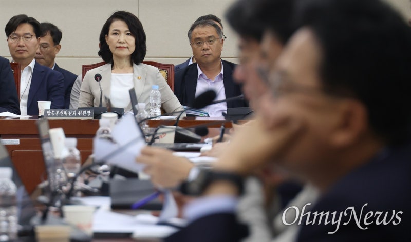 "방송3법 대안 대통령이 <b>지시</b>" <b>이진숙</b> 주장에 팩트체크 들어간 국회 과...