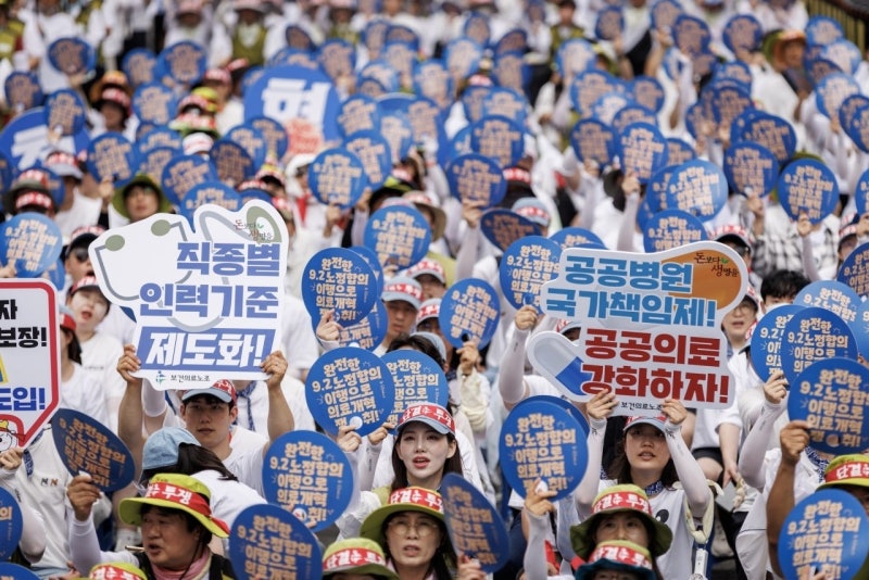 <b>이재명 대통령</b>이 직접 서명했던 문구를 기억하고 있다 [소셜 코리아]