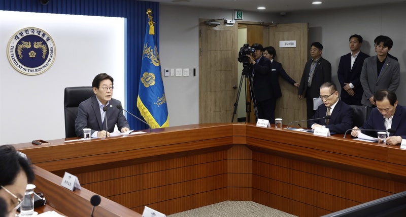 이 대통령 "<b>남북</b> 평화 공존이 안보 위한 실용적 선택지"