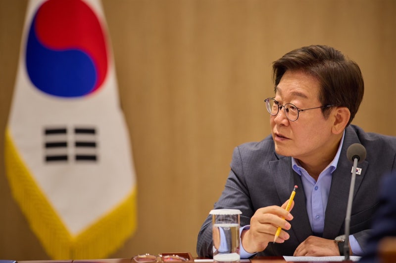 이 <b>대통령 국정</b>지지율 63%... 국힘 지지도는 20%대 아래로