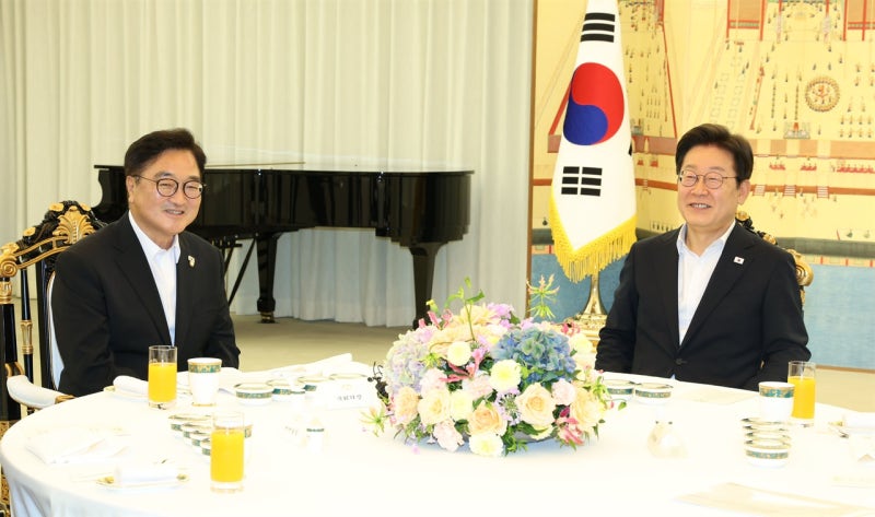 한남동 관저에 간 <b>우원식</b> <b>의장</b> "바로 옆집이었네요"