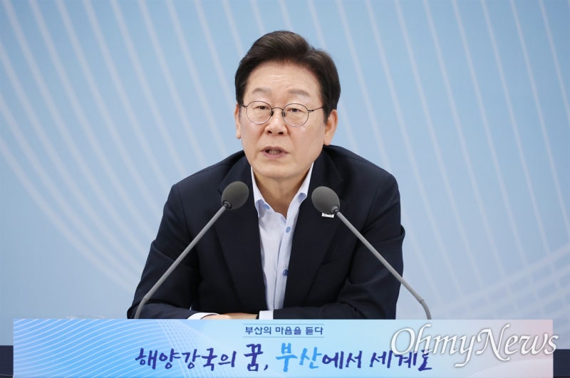 <b>부산</b>에 간 이 <b>대통령</b> "난 한다면 해, 해수부 이전 신속히 하겠다"