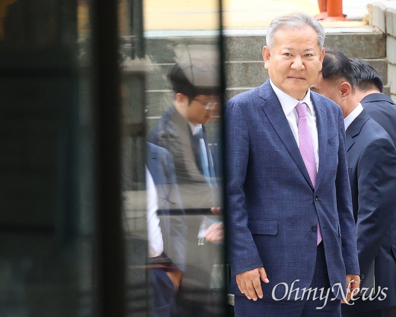 "<b>증거 인멸</b> 염려" <b>이상민 구속</b>... 서울구치소에 윤석열과 나란히