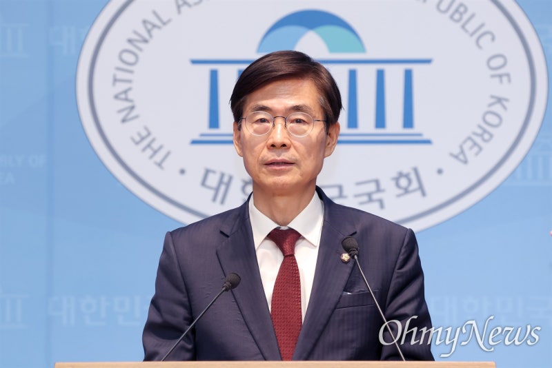조경태 "윤석열에게 목매는 <b>김문수</b>, 사퇴·<b>정계 은퇴</b>하라"