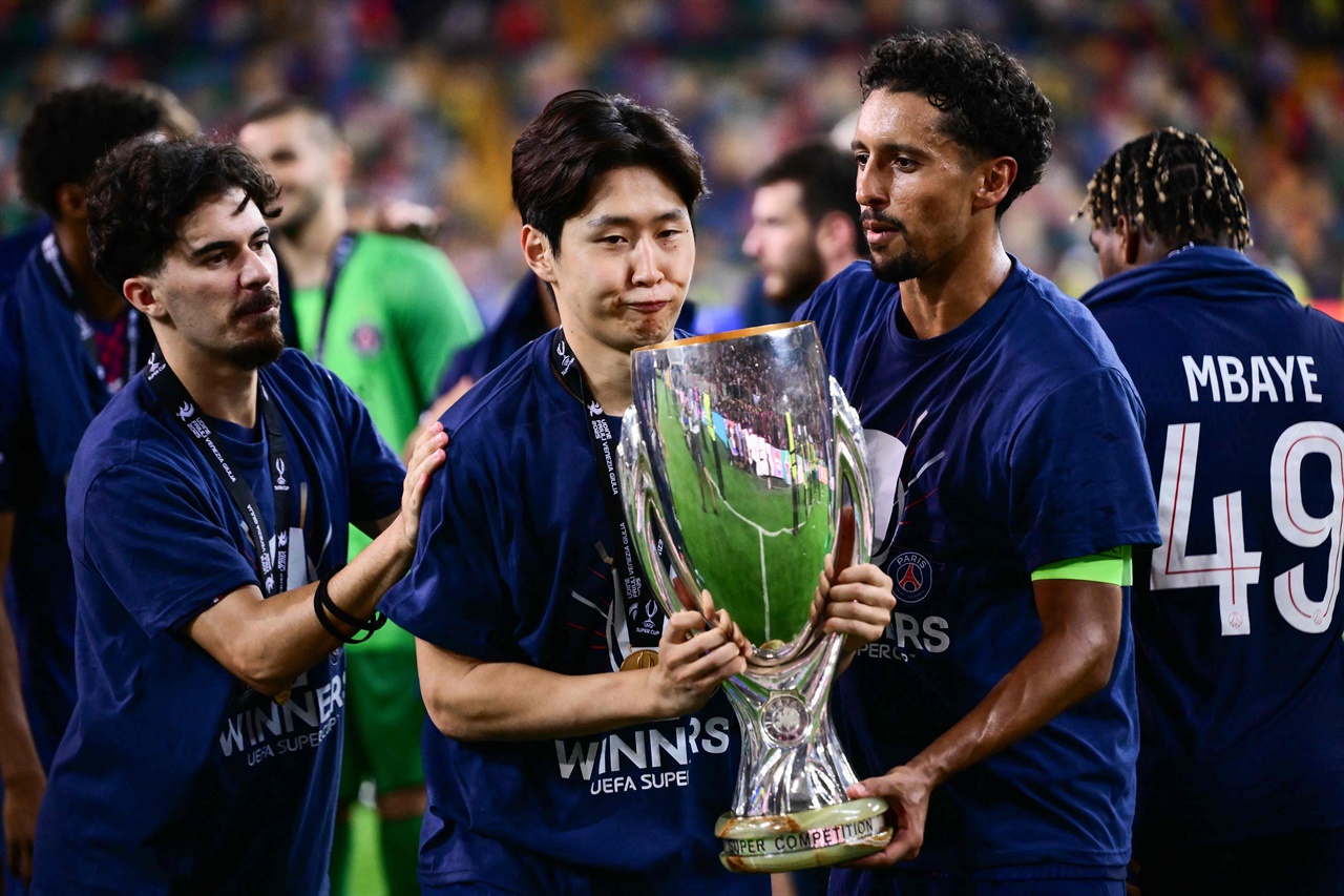 위기의 PSG 구한 <b>이강인</b>, <b>슈퍼컵</b> 우승 견인