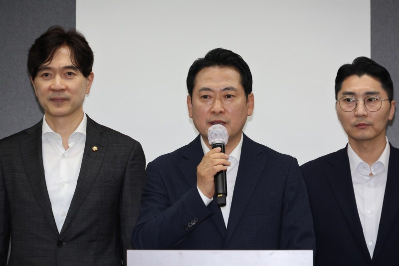 '대통령 <b>회동</b>' 질문에 선 그은 장동혁 "공식 제안 없었다"