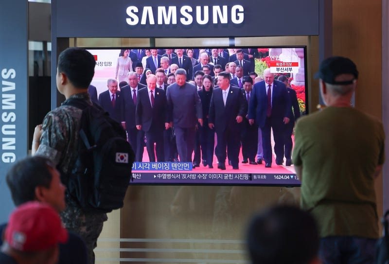 베이징 집결한 <b>북중러</b> 정상, '<b>반미 연대</b>'의 상징적 장면