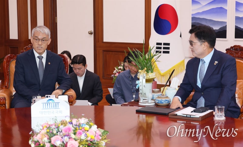 법원행정처장 만난 국회의장 "왜 국민들 사법 불신하는지 돌아봐야"