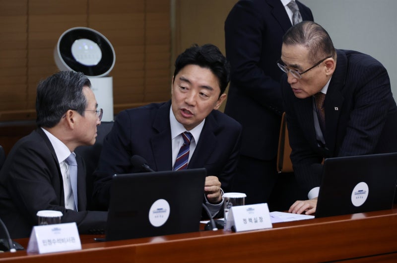 이 대통령이 'K<b>방산</b>' <b>특사</b>에 <b>강훈식</b> 실장 임명한 까닭은