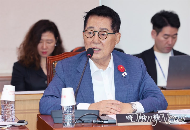 박지원, '갭투자 의혹' <b>국토</b>1<b>차관</b>에 "국민 비위 상하게 해, <b>사퇴</b>해야"