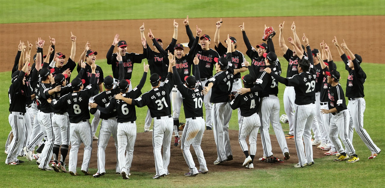 LG, 통산 4번째 한국시리즈 <b>우승</b>... 톨허스트 KS 2승