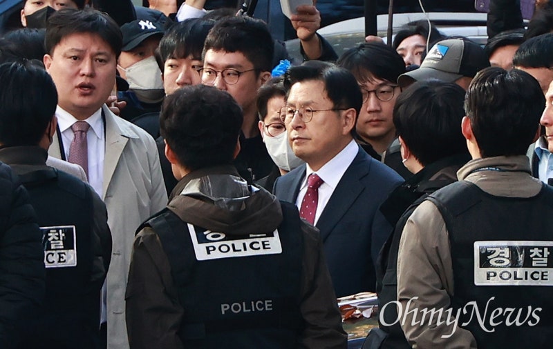 '<b>내란</b> 선전·<b>선동 혐의</b>' <b>황교안</b> 전 총리 <b>체포</b>
