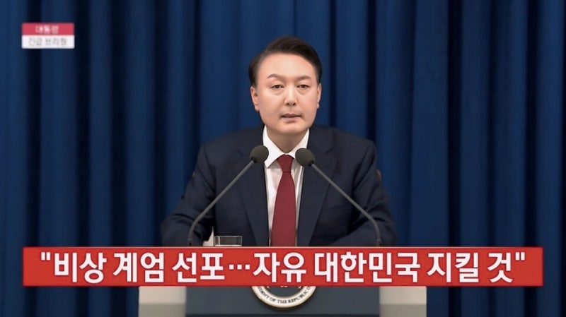 윤건영 "<b>윤석열</b>, 취해서 업혀 나오고... 권력 사유화"