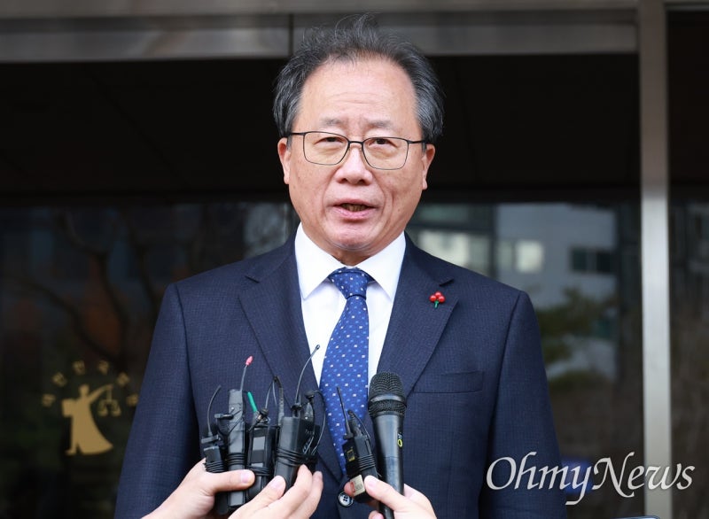 '<b>해직교사 특채</b>' <b>김석준</b> 부산교육감 1심 유죄... "항소할 것"