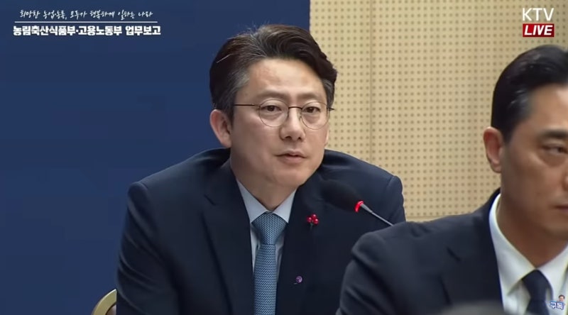 이 <b>대통령</b>이 찍은 <b>업무보고</b> 모범사례, '콩GPT' 식량정책관