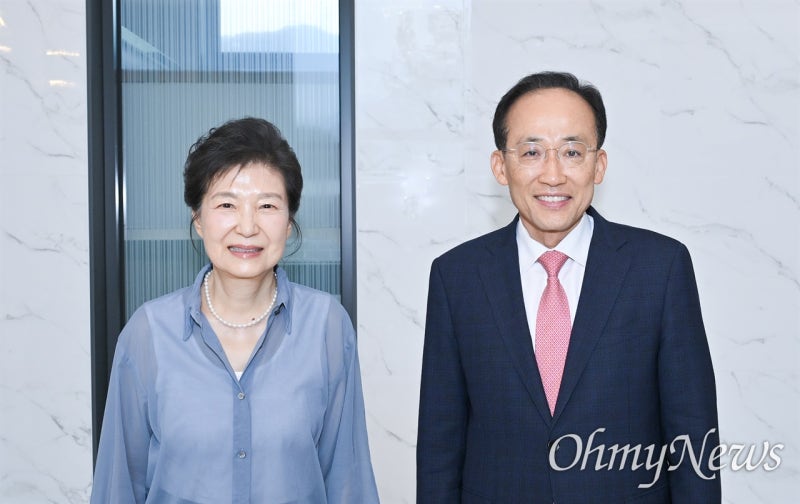 추경호 만난 박근혜 "시민들이 보수의 심장 지켜주셨다"