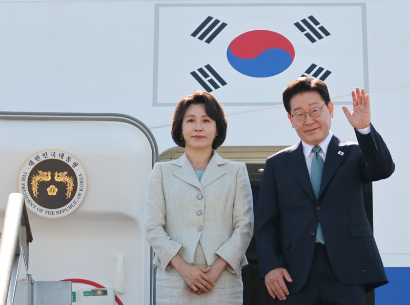 유럽 순방 떠난 이 대통령, 환송 불참한 여당 지도부