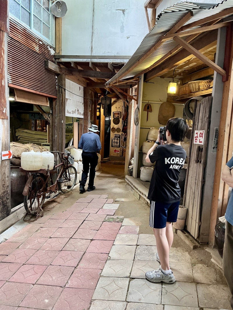 중2 이후로 처음...아빠가 팔순 여행에서 딸에게 주문한 것