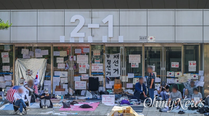 [이충재의 인사이트] '개표소 무법천지', 경찰이 이상하다