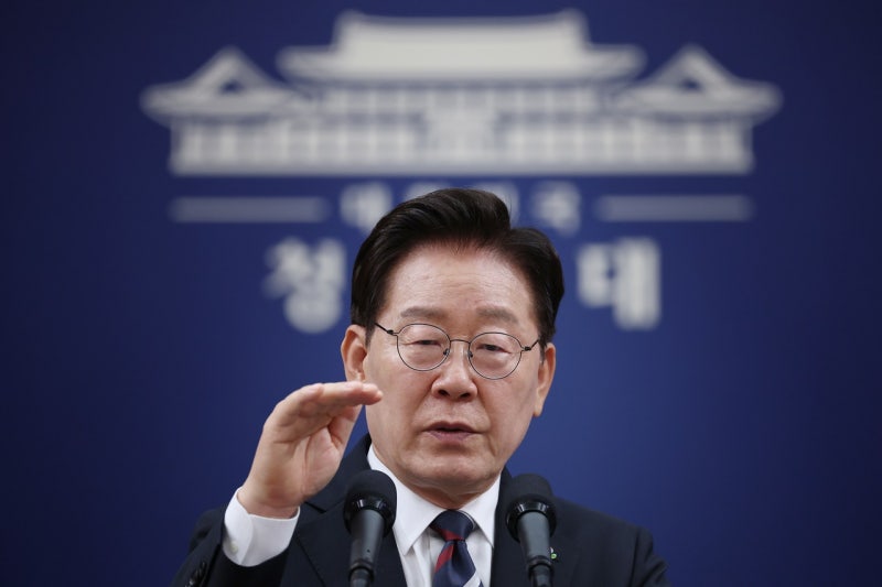 이 대통령 "보완수사권, 정치적 슬로건으로 활용되는 측면 있어"