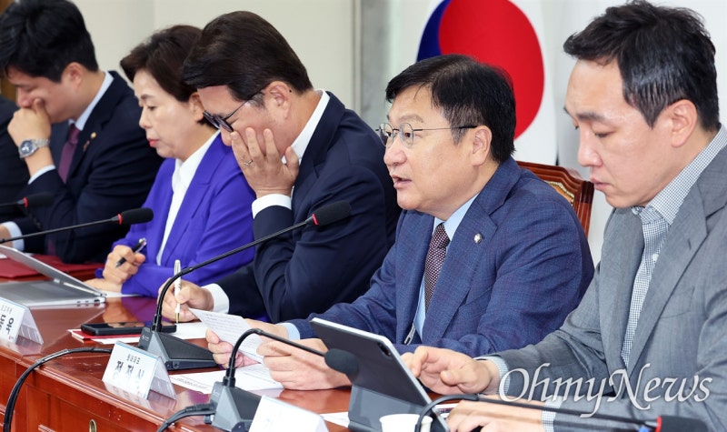 장동혁 없는 자리서 장동혁 두고 싸운 국힘... '자화자찬'도 논란
