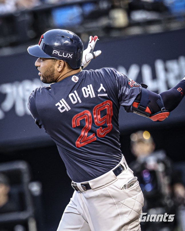 '99안타-10홈런' 레이예스, 롯데의 7연승 진격을 이끌다
