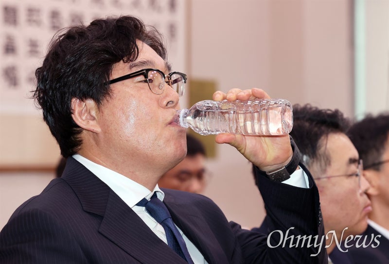 쌍방울 김성태의 새로운 주장..."종이컵에 물, 소주처럼 한잔"