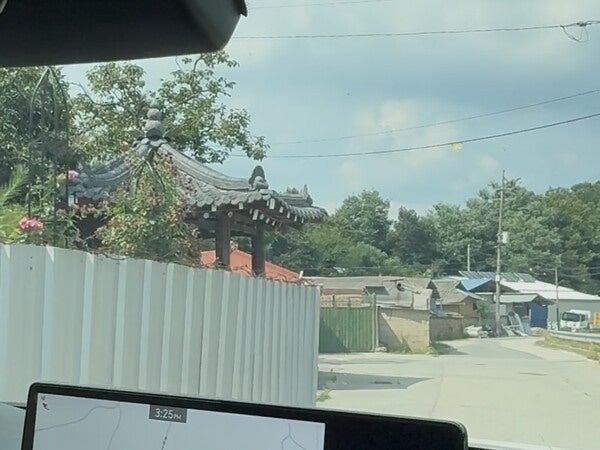 "낡은 집이라도 보여주시면 안 될까요?" 이곳에서 청년들이 사정한 까닭