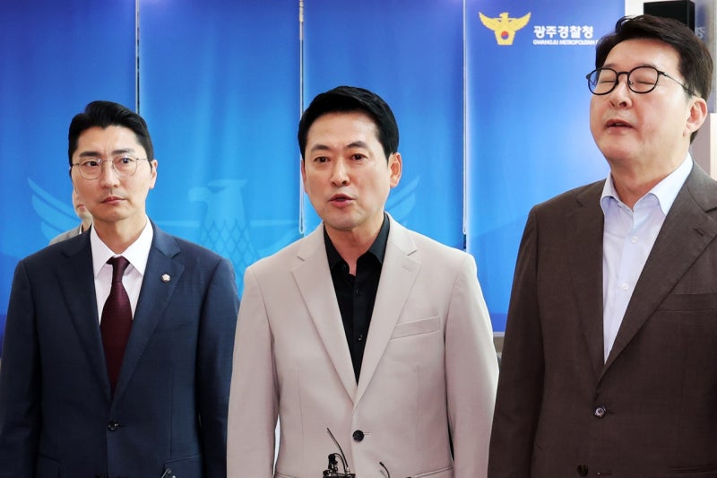 <b>광주</b>경찰청서 문전박대 당한 장동혁, "이게 경찰 민낯" 격분
