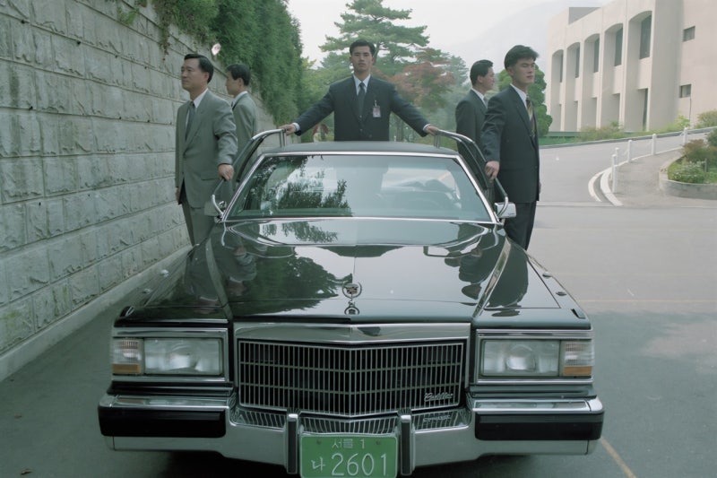 이제 경호처가 지켜야 할 건 '<b>대통령</b> 숨결' 아닌 '헌법의 숨결'