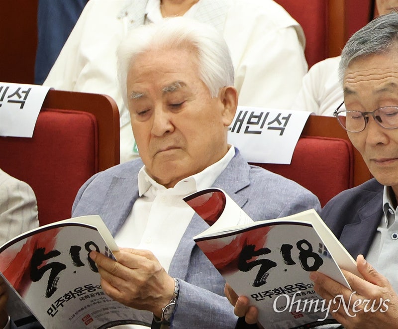 이진숙 <b>5</b>.<b>18</b>포럼에 등장한 '전두환 비서실장'... 주최 측 "스스로 온 것...
