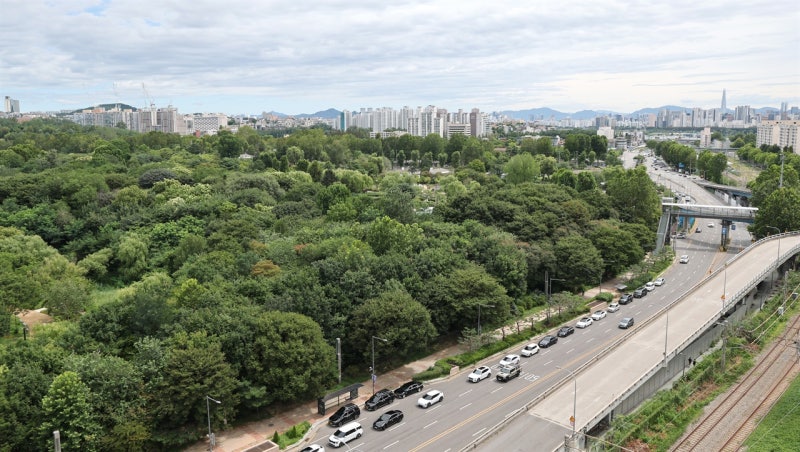 <b>오세훈</b> "대통령께 <b>용산공원</b> 공급 <b>반대</b> 분명히 말씀드려"
