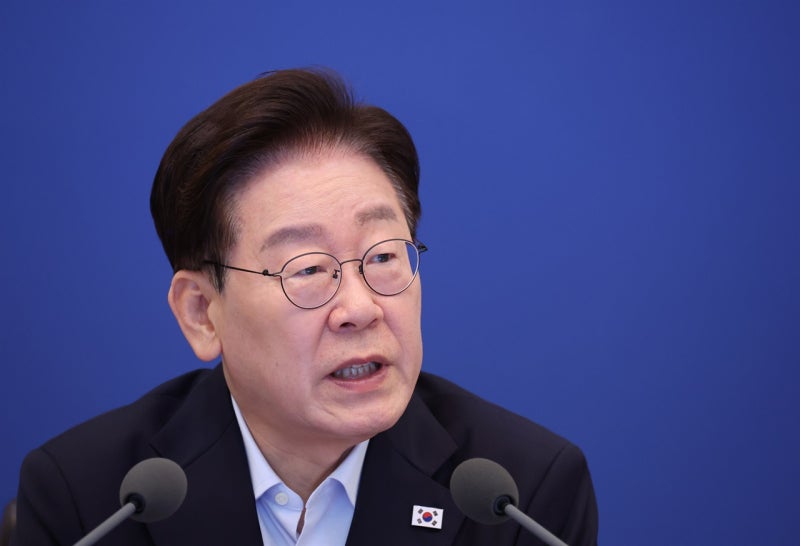 이 <b>대통령</b> 또 강조한 '겸손한 개혁', <b>유시민</b> 겨냥했나