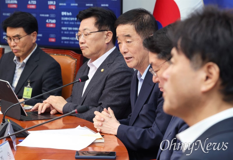 김민석이 띄운 '<b>민주연구원 혁신 TF</b>' 정식 출범... 김용 합류