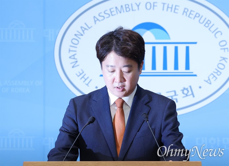 "물러난다" 질의응답 없이 떠난 <b>이준석</b>, 지도부도 총<b>사퇴</b>