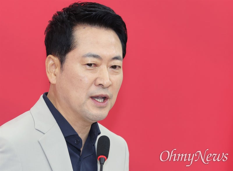 장동혁 "김용범 절대 출국 안 돼"... '<b>ETF 게이트</b>'로 또 <b>특검</b> 요구