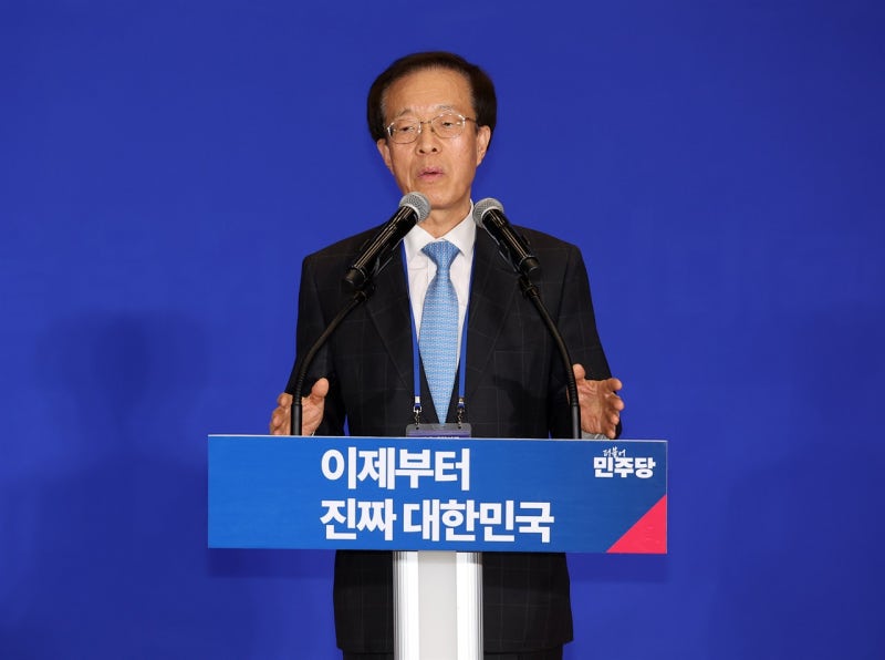 '이 대통령 탈당 건의' <b>이석연</b> "이제 물러나고자 한다"