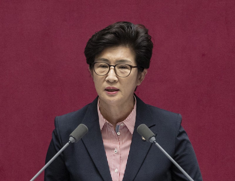 <b>강선영</b> "이 대통령 포함 군 모르면 가만히 계시라, 무식의 소치"