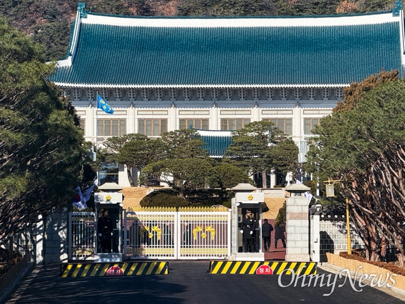 청와대 "<b>조희대</b> 재제청 거부, 권한쟁의심판 청구 검토 안해"