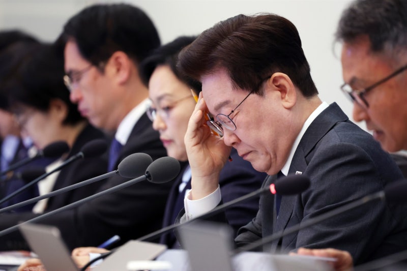 이 대통령 작심비판 "능력 안 되면서 <b>큰 자리 요구</b>하고 내부 공격"