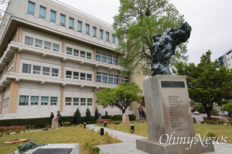 <b>민주</b>·조국혁신 "<b>부마</b><b>항쟁</b> 정신 헌법전문에"