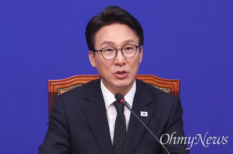 김민석, <b>부승찬</b> '실언 반복' 사과... "말·행동 무겁게 해야"