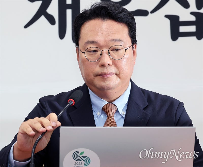 [오마이포토] <b>천하람</b> "경기 남부 <b>출마</b> 염두 안둬...<b>순천</b> 지킬 것"