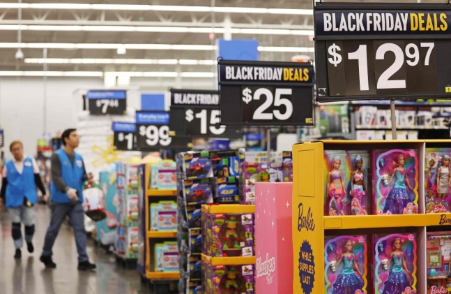 작년 11월 블랙프라이데이를 앞둔 미국 캘리포니아 버뱅크의 월마트 매장.사진=한국경제신문