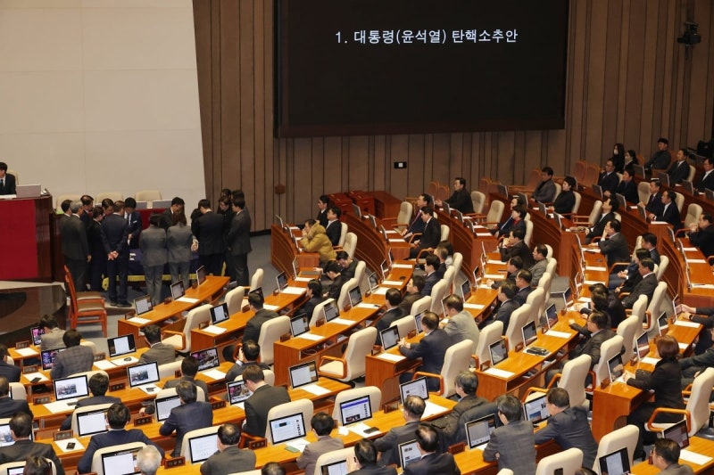 '<b>내란 특검법</b>' 법사위 <b>통과</b>