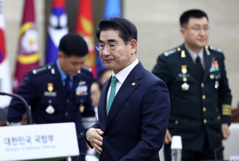 “베낀 <b>포고령</b> <b>논란</b>” <b>김용현</b> 전 장관, 尹 검토한 정당한 <b>포고령</b>