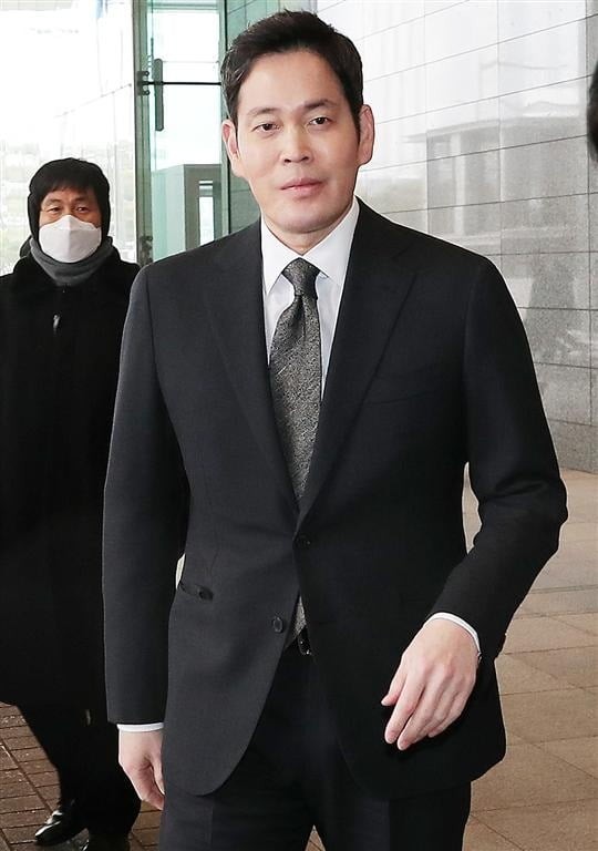 신세계 정용진 “<b>트럼프 취임식 참석</b>, 주요 인사 만날 것”