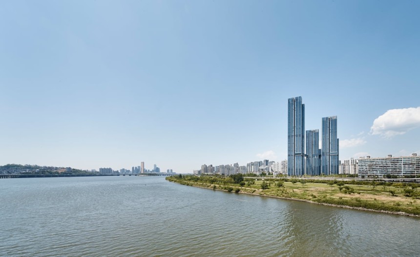 서울 강북 한강변 최고 랜드마크로 꼽히는 용산구 이촌동 소재 래미안 첼리투스 모습. 사진=해안건축